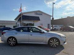 Used 2022  Nissan Altima 2.5 SR Sedan at Capitol Car Credit near Rantoul, IL