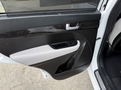 Used 2014  Kia Sorento 4d SUV AWD SX Limited at Capitol Car Credit near Rantoul&comma; IL