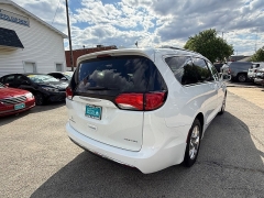 Used 2017  Chrysler Pacifica 4d Wagon Limited at Capitol Car Credit near Rantoul&comma; IL