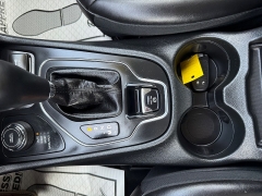 Used 2019  Jeep Cherokee 4d SUV 4WD Latitude Plus 2&period;4L at Capitol Car Credit near Rantoul&comma; IL