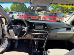 Used 2018 Hyundai Sonata 4d Sedan SE at Capitol Car Credit near Rantoul, IL