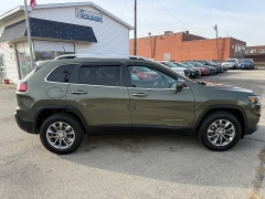 Used 2019  Jeep Cherokee 4d SUV 4WD Latitude Plus 2&period;4L at Capitol Car Credit near Rantoul&comma; IL