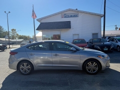 Used 2017  Hyundai Elantra 4d Sedan SE Auto at Capitol Car Credit near Rantoul, IL
