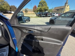 Used 2022  Chevrolet Equinox FWD 4dr LT w/1LT at Capitol Car Credit near Rantoul, IL