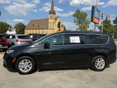 Used 2022  Chrysler Pacifica Touring L FWD at Capitol Car Credit near Rantoul, IL