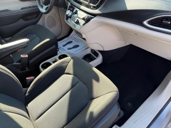 Used 2021  Chrysler Voyager L FWD at Capitol Car Credit near Rantoul, IL