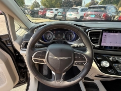 Used 2022  Chrysler Pacifica Touring L FWD at Capitol Car Credit near Rantoul, IL