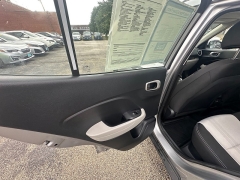 Used 2024  Hyundai Venue SEL IVT at Capitol Car Credit near Rantoul&comma; IL