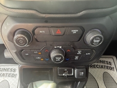 Used 2020  Jeep Renegade 4d SUV FWD Latitude Altitude at Capitol Car Credit near Rantoul&comma; IL