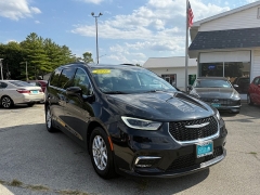 Used 2022  Chrysler Pacifica Touring L FWD at Capitol Car Credit near Rantoul, IL
