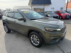 Used 2019  Jeep Cherokee 4d SUV 4WD Latitude Plus 2&period;4L at Capitol Car Credit near Rantoul&comma; IL