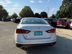 Used 2022  Nissan Altima 2.5 SR Sedan at Capitol Car Credit near Rantoul, IL