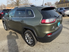Used 2019  Jeep Cherokee 4d SUV 4WD Latitude Plus 2&period;4L at Capitol Car Credit near Rantoul&comma; IL