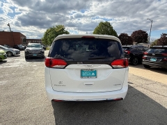 Used 2017  Chrysler Pacifica 4d Wagon Limited at Capitol Car Credit near Rantoul&comma; IL