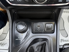 Used 2019  Jeep Cherokee 4d SUV 4WD Latitude Plus 2&period;4L at Capitol Car Credit near Rantoul&comma; IL