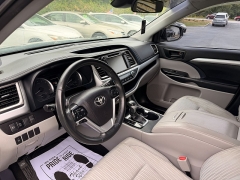 Used 2019  Toyota Highlander LE V6 FWD &lpar;Natl&rpar; at Auto Finance Center near Matthews&comma; NC