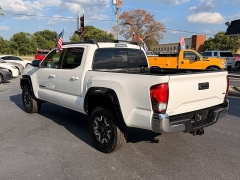 Used 2017  Toyota Tacoma Double Cab 5' Bed V6 4x4 &lpar;Natl&rpar; at Auto Finance Center near Matthews&comma; NC