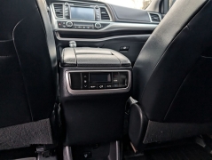 Used 2014  Toyota Highlander AWD 4dr V6 XLE &lpar;Natl&rpar; at Auto Finance Center of Columbia near West Columbia&comma; SC