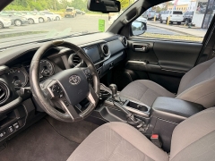 Used 2017  Toyota Tacoma Double Cab 5' Bed V6 4x2 AT &lpar;Natl&rpar; at Auto Finance Center near Matthews&comma; NC