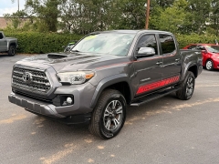 Used 2017  Toyota Tacoma Double Cab 5' Bed V6 4x2 AT &lpar;Natl&rpar; at Auto Finance Center near Matthews&comma; NC