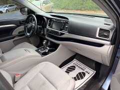 Used 2019  Toyota Highlander LE V6 FWD &lpar;Natl&rpar; at Auto Finance Center near Matthews&comma; NC