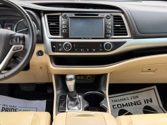 Used 2018  Toyota Highlander V6 FWD &lpar;Natl&rpar; at Auto Finance Center near Matthews&comma; NC