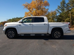 Used 2017  Toyota Tundra 4WD CrewMax 5&period;5' Bed 5&period;7L &lpar;Natl&rpar; at Auto Finance Center near Matthews&comma; NC