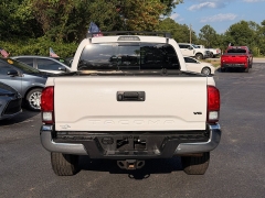 Used 2017  Toyota Tacoma Double Cab 5' Bed V6 4x4 &lpar;Natl&rpar; at Auto Finance Center near Matthews&comma; NC