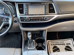 Used 2017  Toyota Highlander Limited V6 AWD &lpar;Natl&rpar; at Auto Finance Center of Columbia near West Columbia&comma; SC