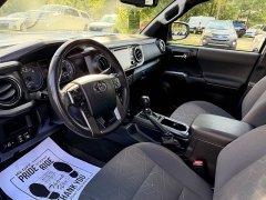 Used 2017  Toyota Tacoma Double Cab 5' Bed V6 4x4 &lpar;Natl&rpar; at Auto Finance Center near Matthews&comma; NC