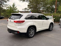 Used 2018  Toyota Highlander V6 FWD &lpar;Natl&rpar; at Auto Finance Center near Matthews&comma; NC