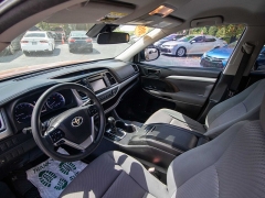 Used 2018  Toyota Highlander 4d SUV FWD LE at Auto Finance Center near Matthews, NC