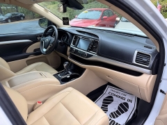 Used 2018  Toyota Highlander V6 FWD &lpar;Natl&rpar; at Auto Finance Center near Matthews&comma; NC