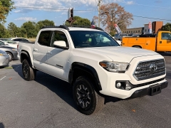 Used 2017  Toyota Tacoma Double Cab 5' Bed V6 4x4 &lpar;Natl&rpar; at Auto Finance Center near Matthews&comma; NC
