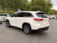 Used 2018  Toyota Highlander V6 FWD &lpar;Natl&rpar; at Auto Finance Center near Matthews&comma; NC