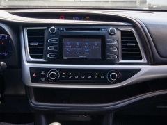 Used 2018  Toyota Highlander 4d SUV FWD LE at Auto Finance Center near Matthews, NC