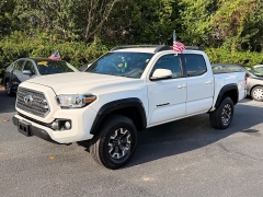 Used 2017  Toyota Tacoma Double Cab 5' Bed V6 4x4 &lpar;Natl&rpar; at Auto Finance Center near Matthews&comma; NC