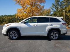 Used 2015  Toyota Highlander FWD 4dr V6 LE (Natl) at Auto Finance Center near Matthews, NC