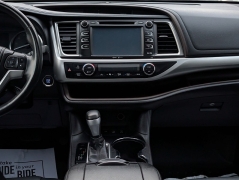 Used 2014  Toyota Highlander AWD 4dr V6 XLE &lpar;Natl&rpar; at Auto Finance Center of Columbia near West Columbia&comma; SC