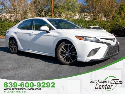 2018 Toyota Camry SE's photo