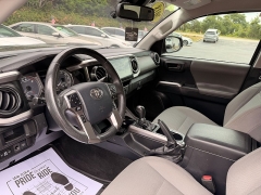 Used 2018  Toyota Tacoma Double Cab 5' Bed V6 4x2 AT &lpar;Natl&rpar; at Auto Finance Center near Matthews&comma; NC