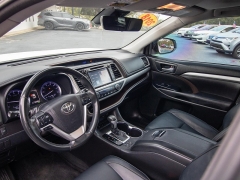 Used 2018  Toyota Highlander V6 FWD &lpar;Natl&rpar; at Auto Finance Center of Columbia near West Columbia&comma; SC