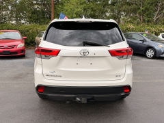 Used 2018  Toyota Highlander V6 FWD &lpar;Natl&rpar; at Auto Finance Center near Matthews&comma; NC