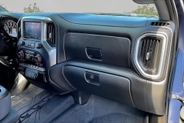 Used 2021  Chevrolet Silverado 1500 4WD Crew Cab 147" LT at Carrikers Auto Outlet near Oskaloosa&comma; IA