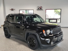 Used 2019  Jeep Renegade 4d SUV 4WD Latitude Altitude at Carrikers Auto Outlet near Oskaloosa&comma; IA