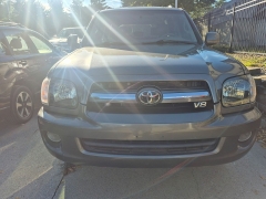 Used 2005  Toyota Sequoia 4d SUV RWD SR5 at Carrikers Auto Outlet near Oskaloosa&comma; IA