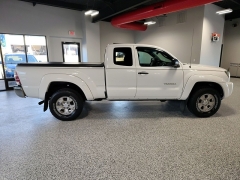 Used 2009  Toyota Tacoma 4WD Access V6 &lpar;Natl&rpar; at Carrikers Auto Outlet near Oskaloosa&comma; IA