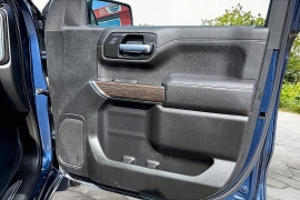Used 2021  Chevrolet Silverado 1500 4WD Crew Cab 147" LT at Carrikers Auto Outlet near Oskaloosa&comma; IA