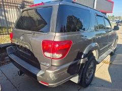 Used 2005  Toyota Sequoia 4d SUV RWD SR5 at Carrikers Auto Outlet near Oskaloosa&comma; IA
