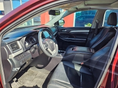 Used 2014  Toyota Highlander 4d SUV FWD XLE at Carrikers Auto Outlet near Oskaloosa&comma; IA